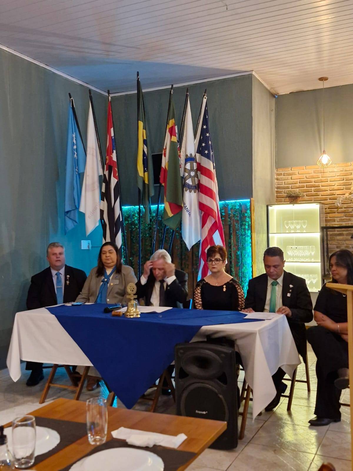 Rotary Club de Ariranha empossa nova diretoria para 2025-2026 com presença de lideranças distritais.