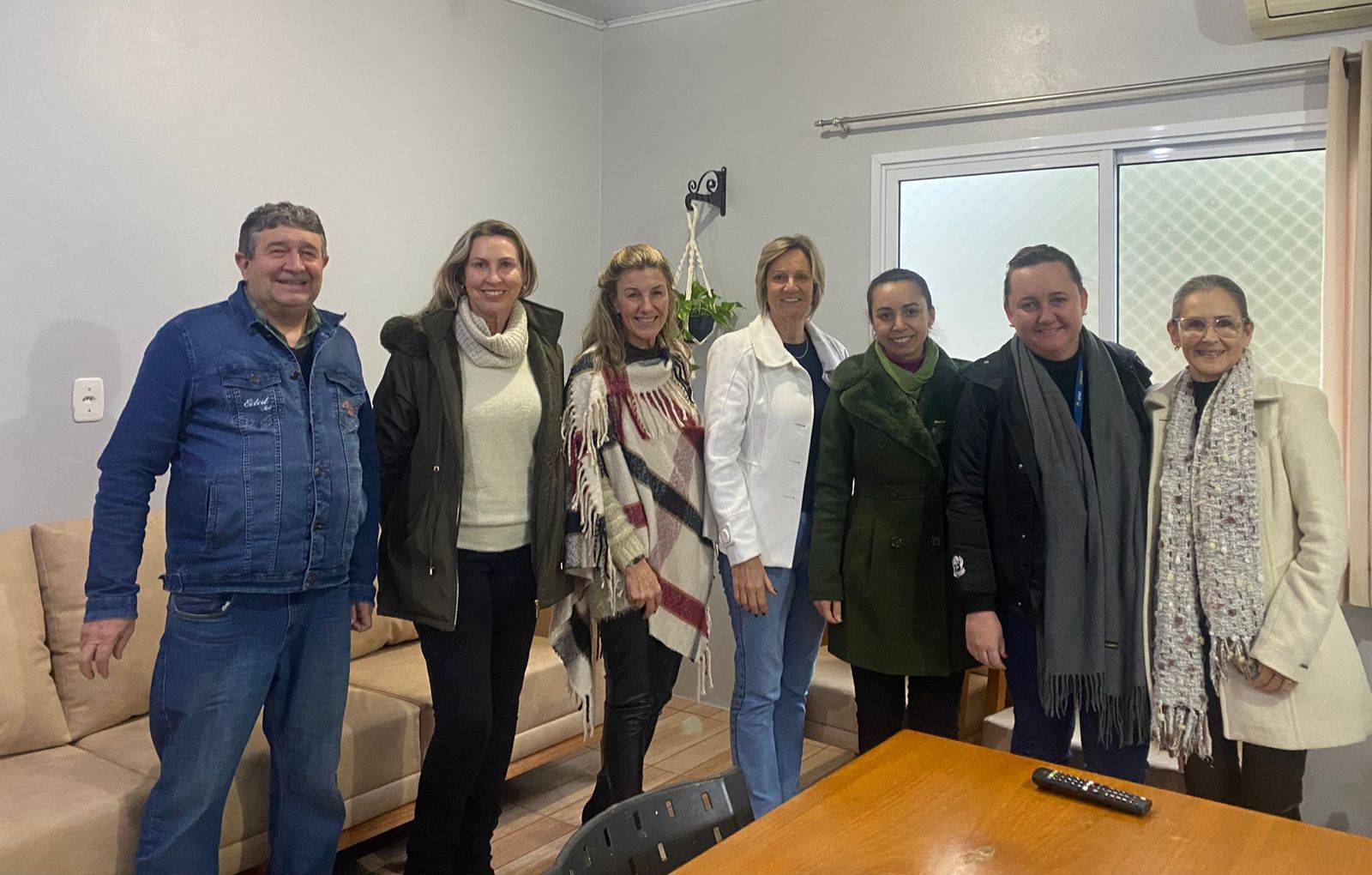 Representantes do Rotary Club de Teutônia e diretoria da APAE