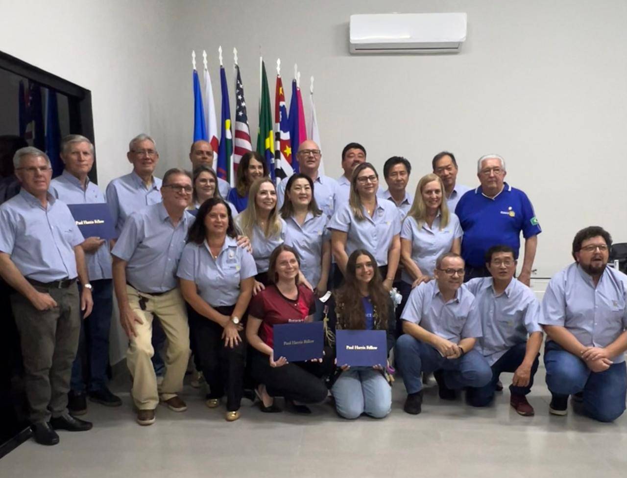 O Rotary Club de Santa Fé do Sul entregou, de forma inédita, 24 títulos Paul Harris...