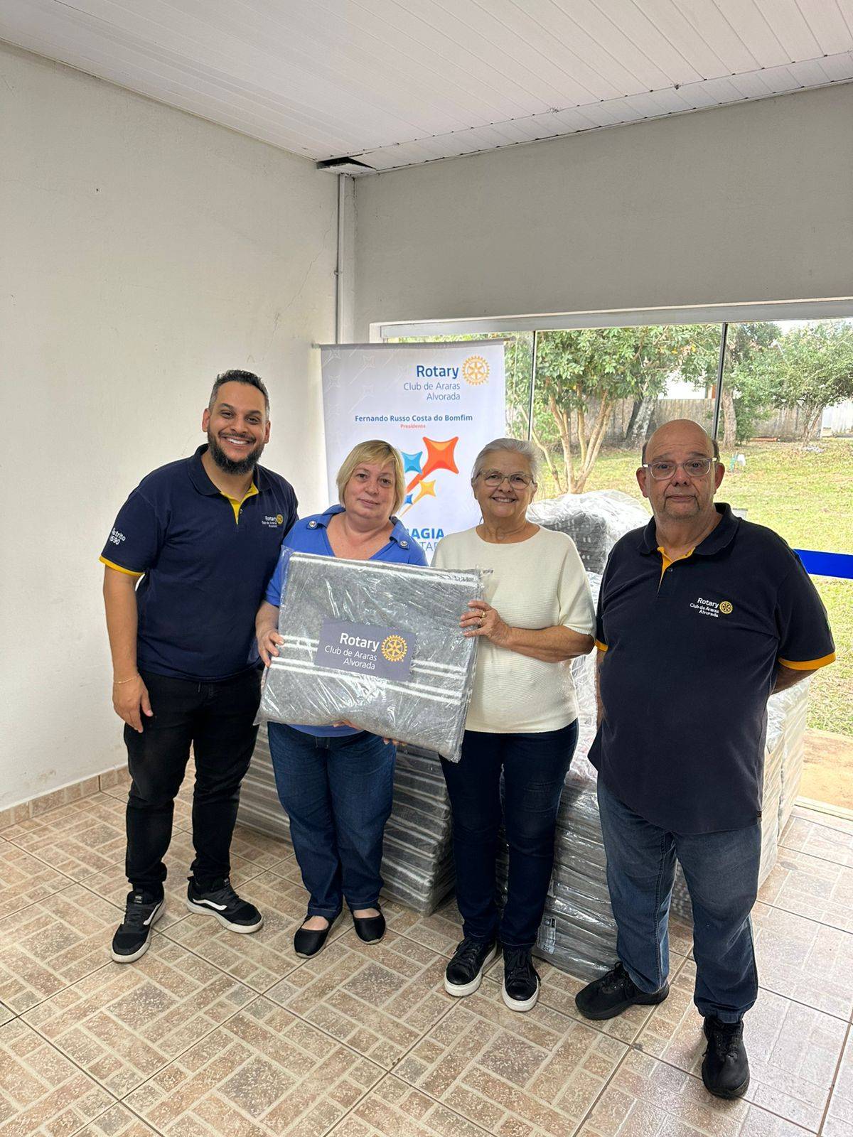 Presidente 2024-25, Fernando Russo Costa do Bomfim, companheira Adriana Devitte, Áurea Bolle Maretto - presidente do Fundo Social, e companheiro Oswaldo Devitte