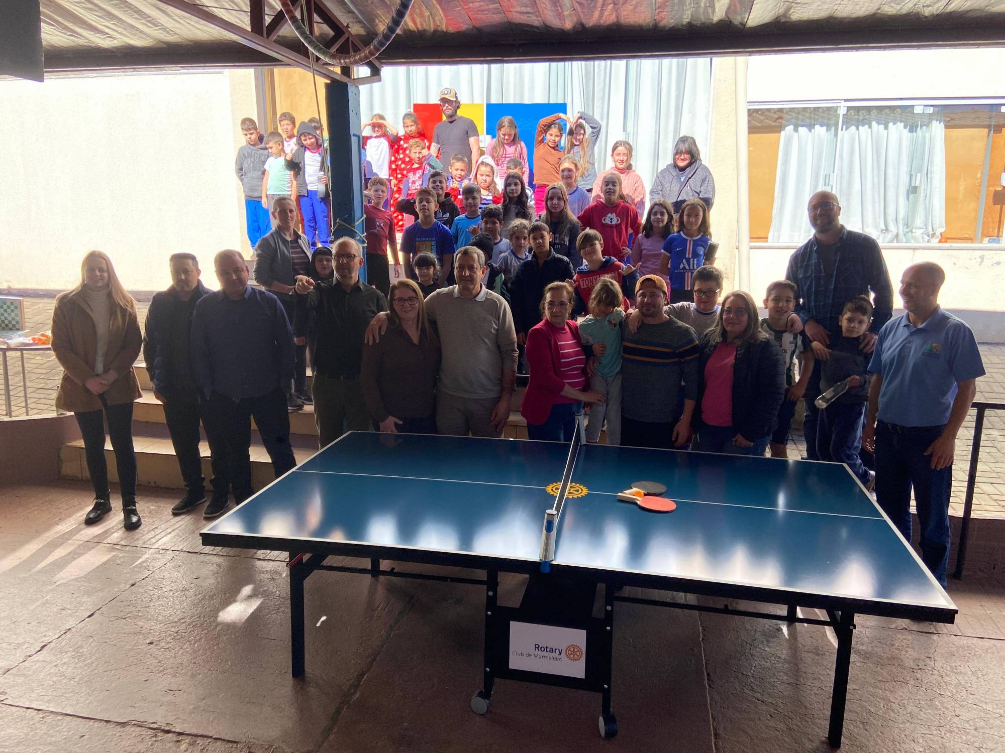 Foto oficial da entrega junto a Escola Oficina