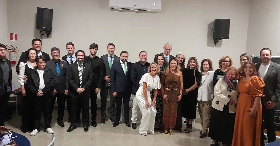 Rotary Clube de Votuporanga - Novo Milênio empossa 4 novos associados