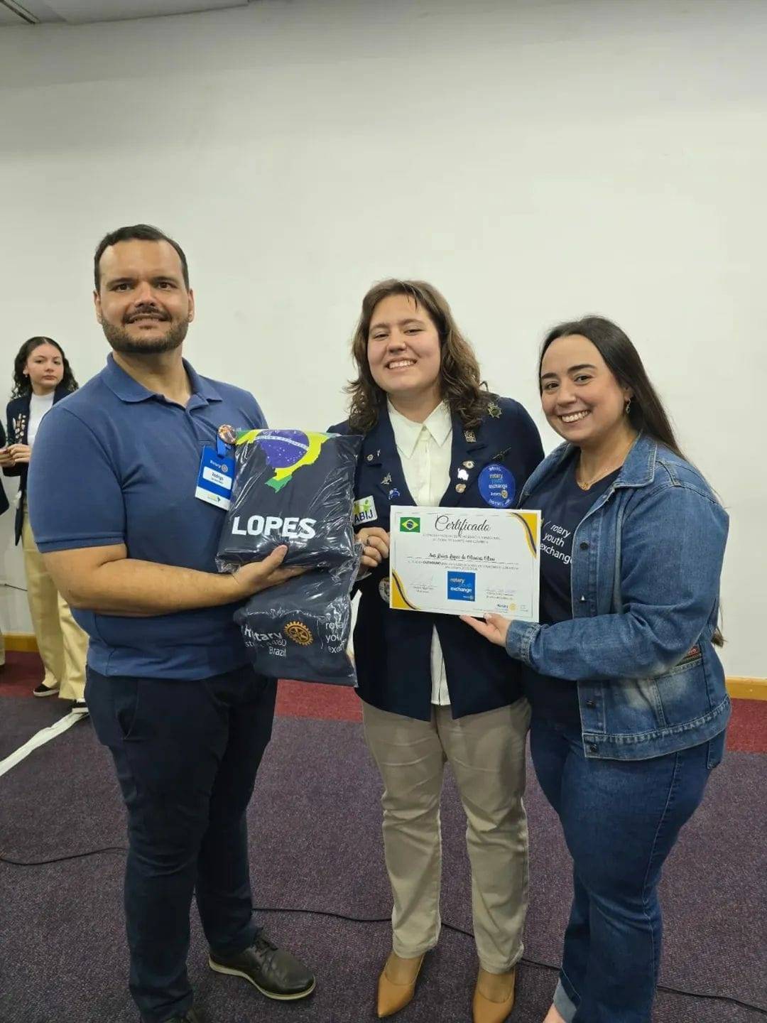 Rotary Club de Santa Fé do Sul participa do Seminário de Intercâmbio e celebra entrega do certificado à intercambista Ana Luísa Lopes