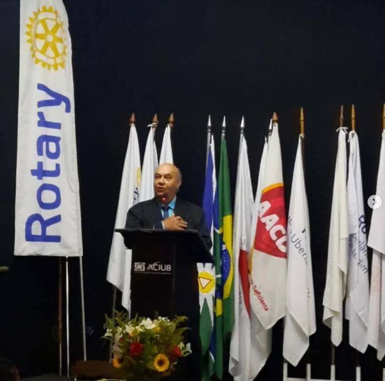 Governador Assistente da área VIII 2024-25, Divino Sebastião, relembra o início do trabalho com a instituição na abertura da cerimônia.