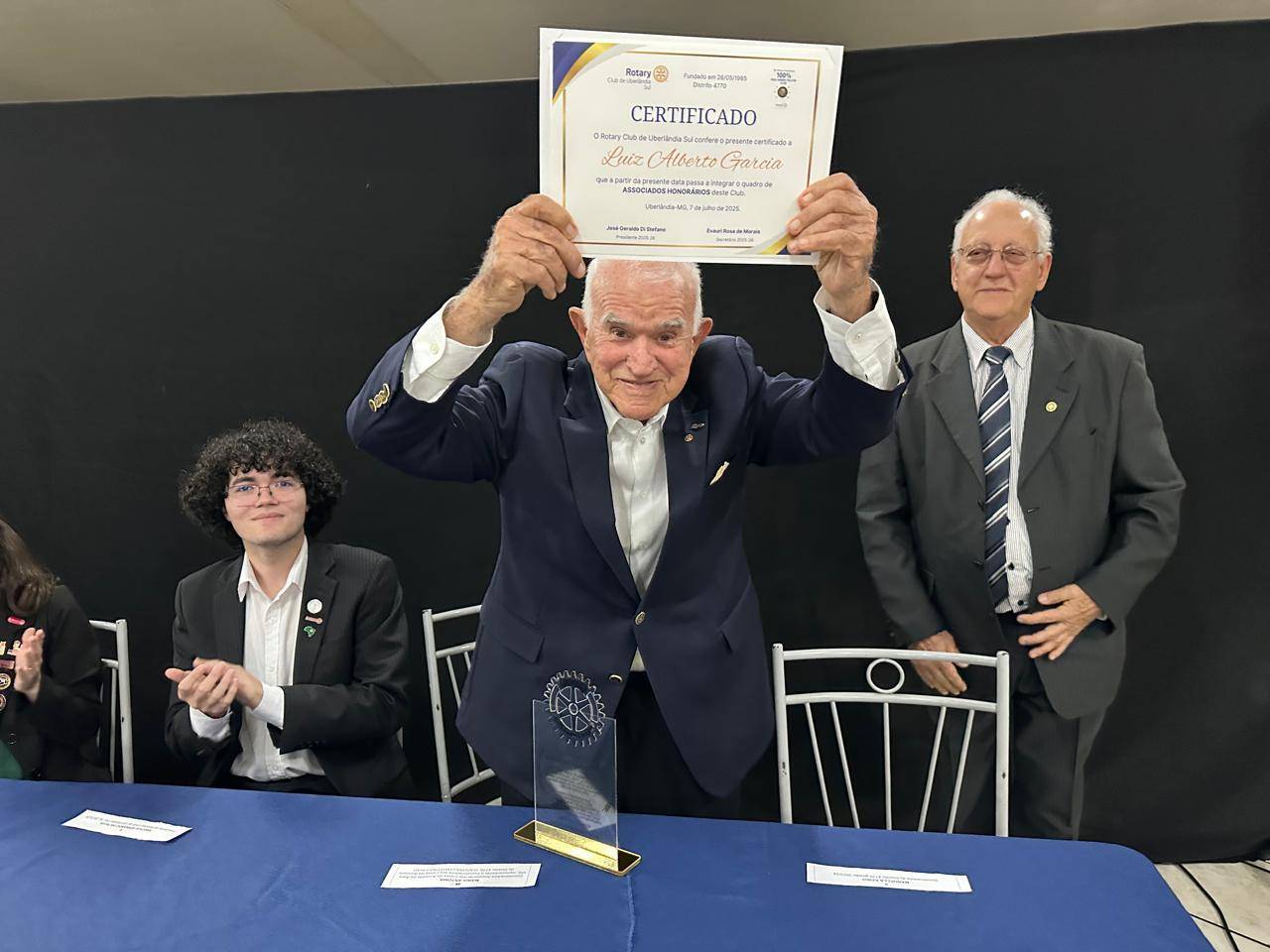 Dr. Luiz Alberto Garcia agora é sócio honorário do Rotary Club de Uberlândia Sul.