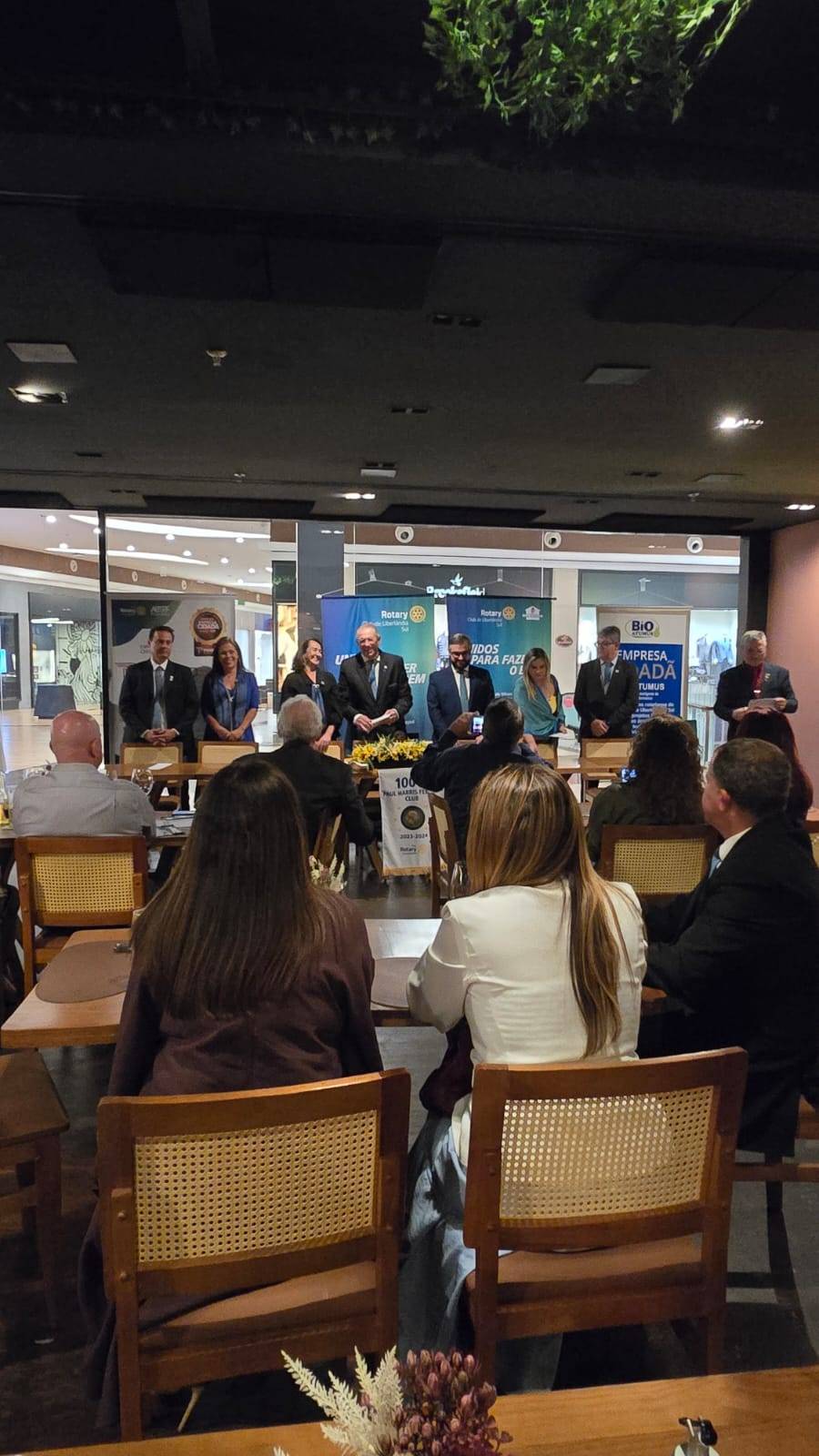 Jantar festivo celebra encerramento da visita oficial do Governador Distrital 2025-26 ao clube.