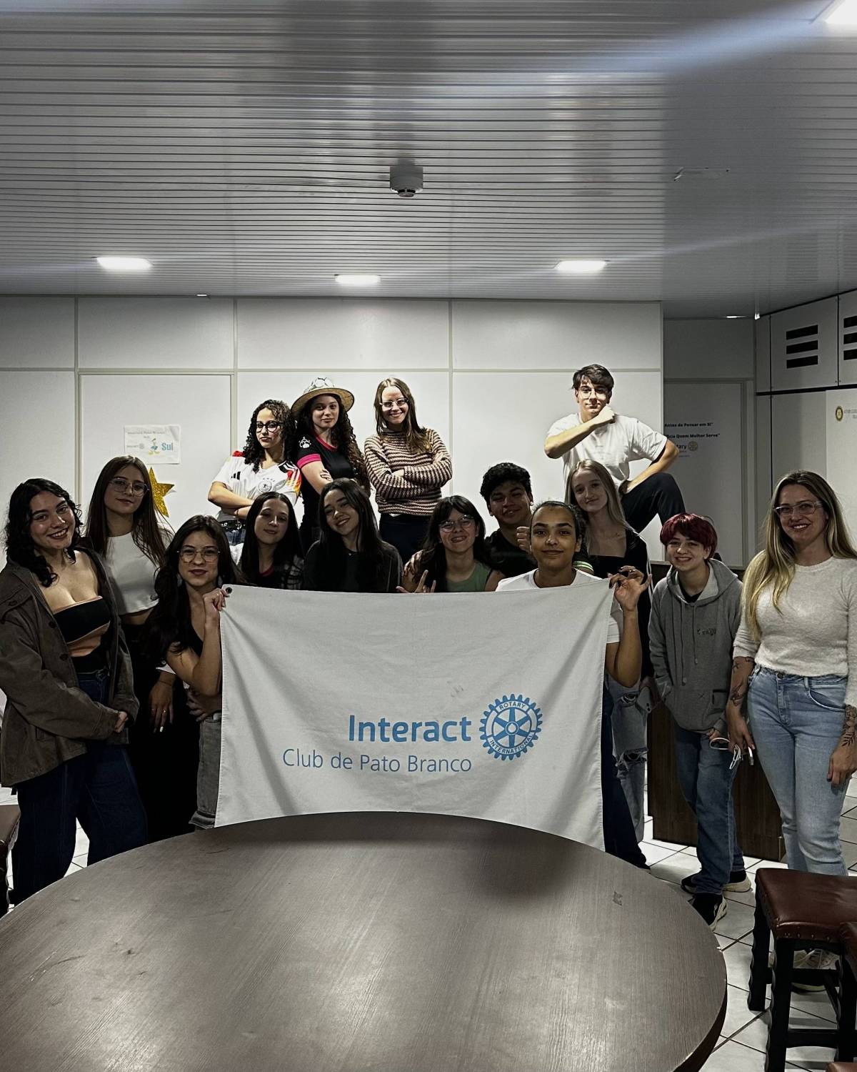 A primeira reunião ordinária do Interact Club de Pato Branco foi realizada no dia 22 de Julho de 2025, dando início à gestão 2025/2026. Ao longo do encontro, foram apresentados objetivos e ideias que irão conduzir as atividades do clube no decorrer do ano rotário. A reunião foi um momento importante de incentivo à participação ativa de todos os membros do clube.