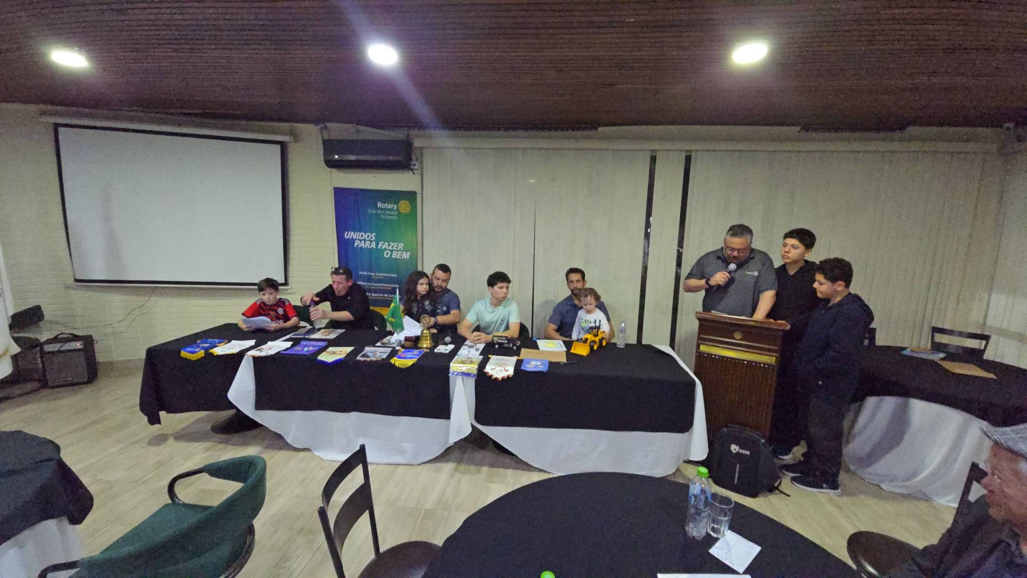 Filhos, auxiliando na mesa diretiva e nos protocolos