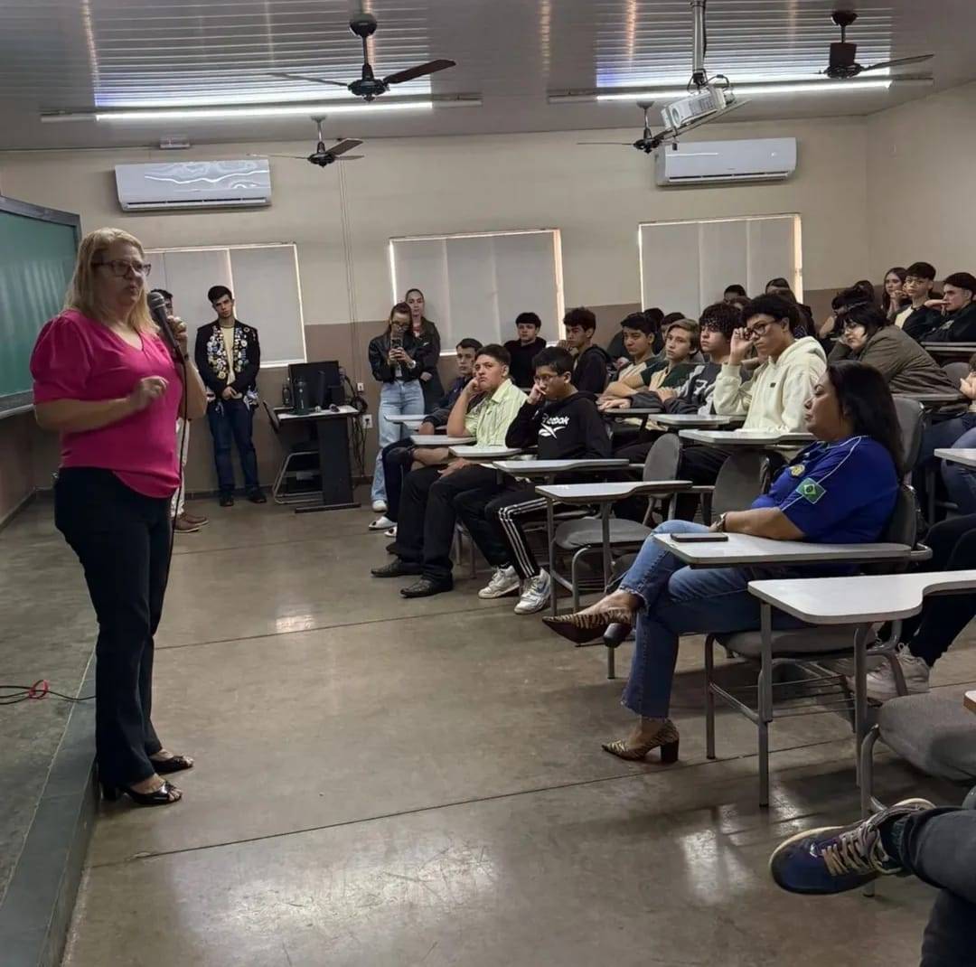 Rotary Club de Barretos presente no colégio Liceu para passar informações sobre o processo de intercâmbio para jovens do Rotary!