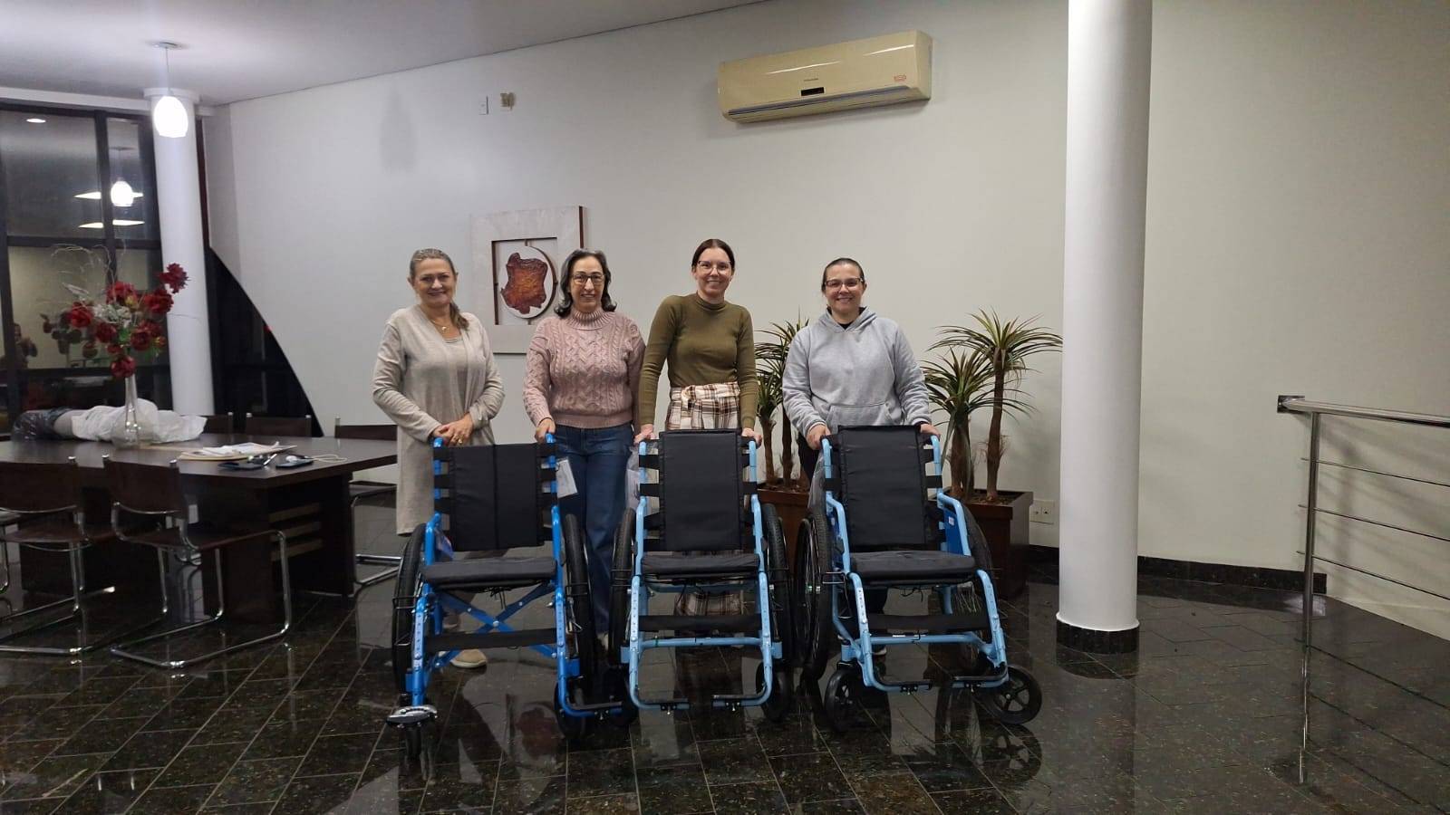 Participamos do projeto "Mobilidade Para Todos", uma iniciativa incrível que promove acessibilidade, dignidade e inclusão social. 💙  Nossa Missão: ✔️ Prover dignidade ✔️ Garantir liberdade ✔️ Transformar vidas  Juntos, estamos oferecendo o presente da mobilidade para quem mais precisa. Cada cadeira de roda é um passo em direção a um mundo mais inclusivo e humano.