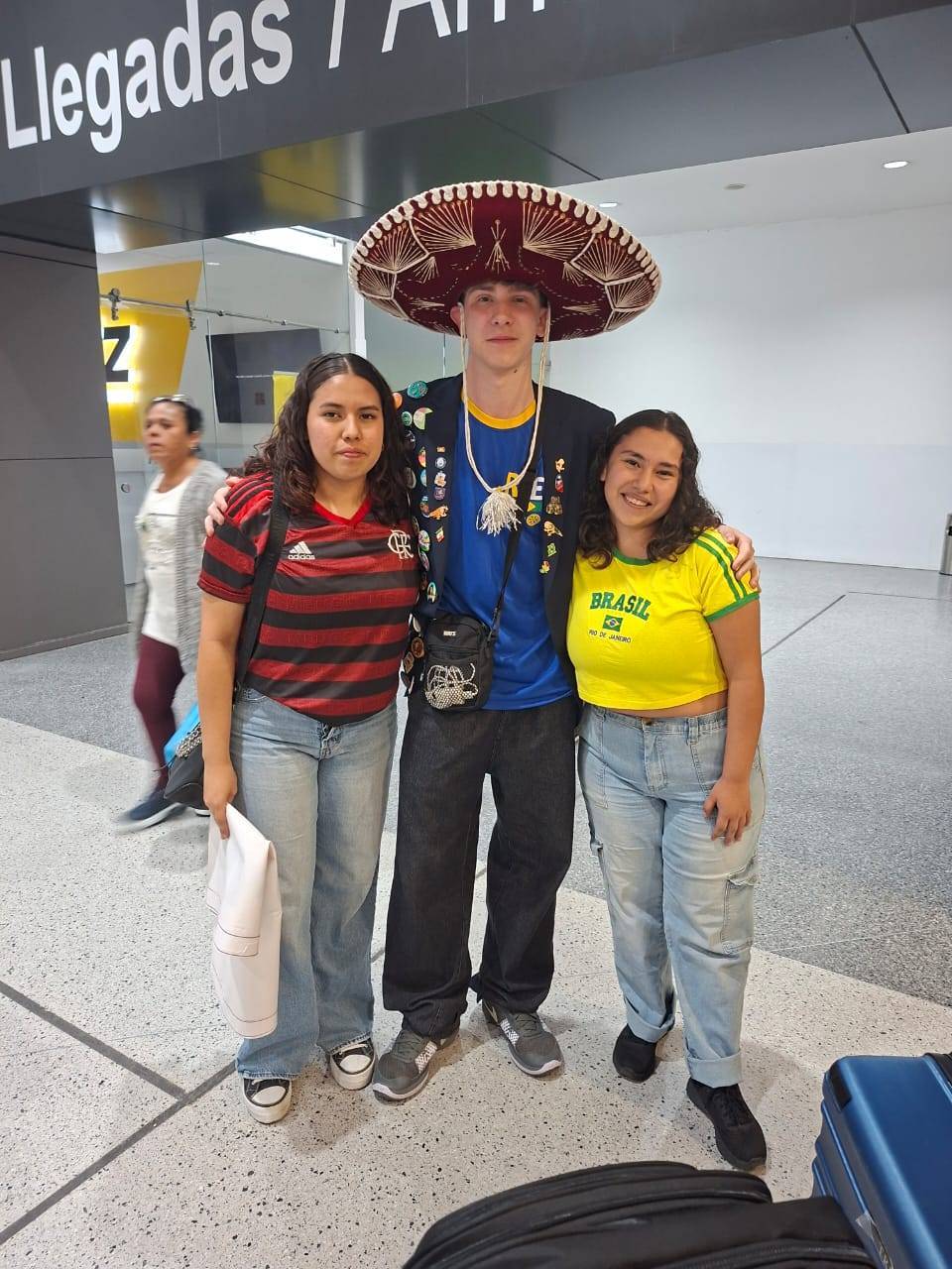 No dia 12, nosso intercambista Lucas Lorenzi embarcou rumo à sua grande aventura no México — e que recepção incrível ele teve ao chegar!  Sabemos que essa será uma experiência transformadora, cheia de aprendizados, amizades e novas culturas.  ¡Disfruta al máximo y lleva un pedacito de Brasil contigo! 💚💛