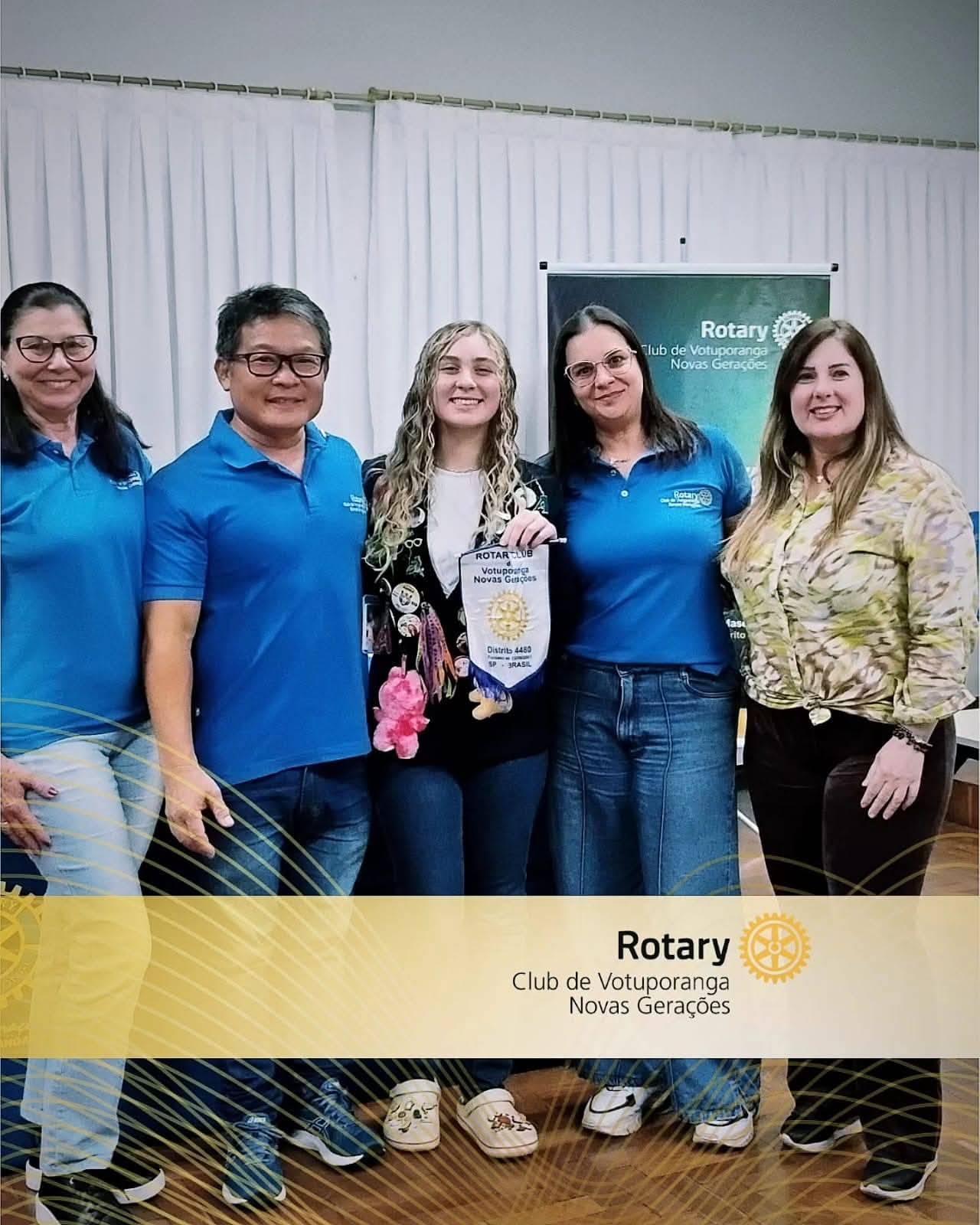  Intercambista Ágatha Marques Mega, do Rotary Club de Votuporanga - Novas Gerações, embarca para a França.