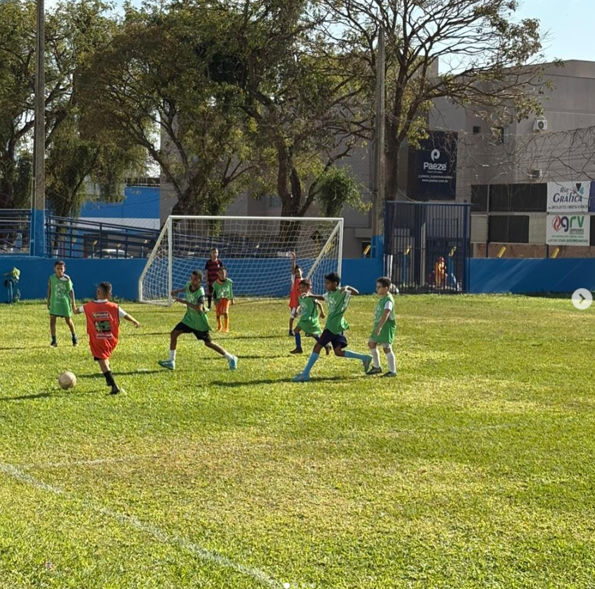 Crianças participam do projeto Bom de Bola, Bom na Escola!