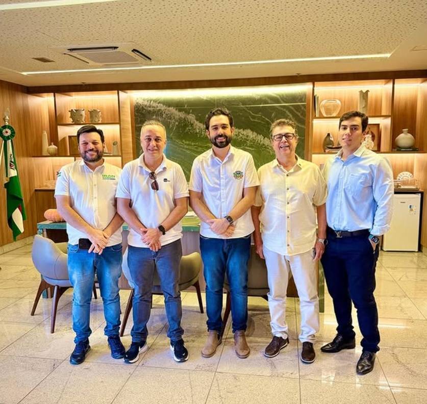 Governador Assistente da área II Iran Mendonça Cabral, acompanhado do Presidente do RC de Rio Verde e companheiros