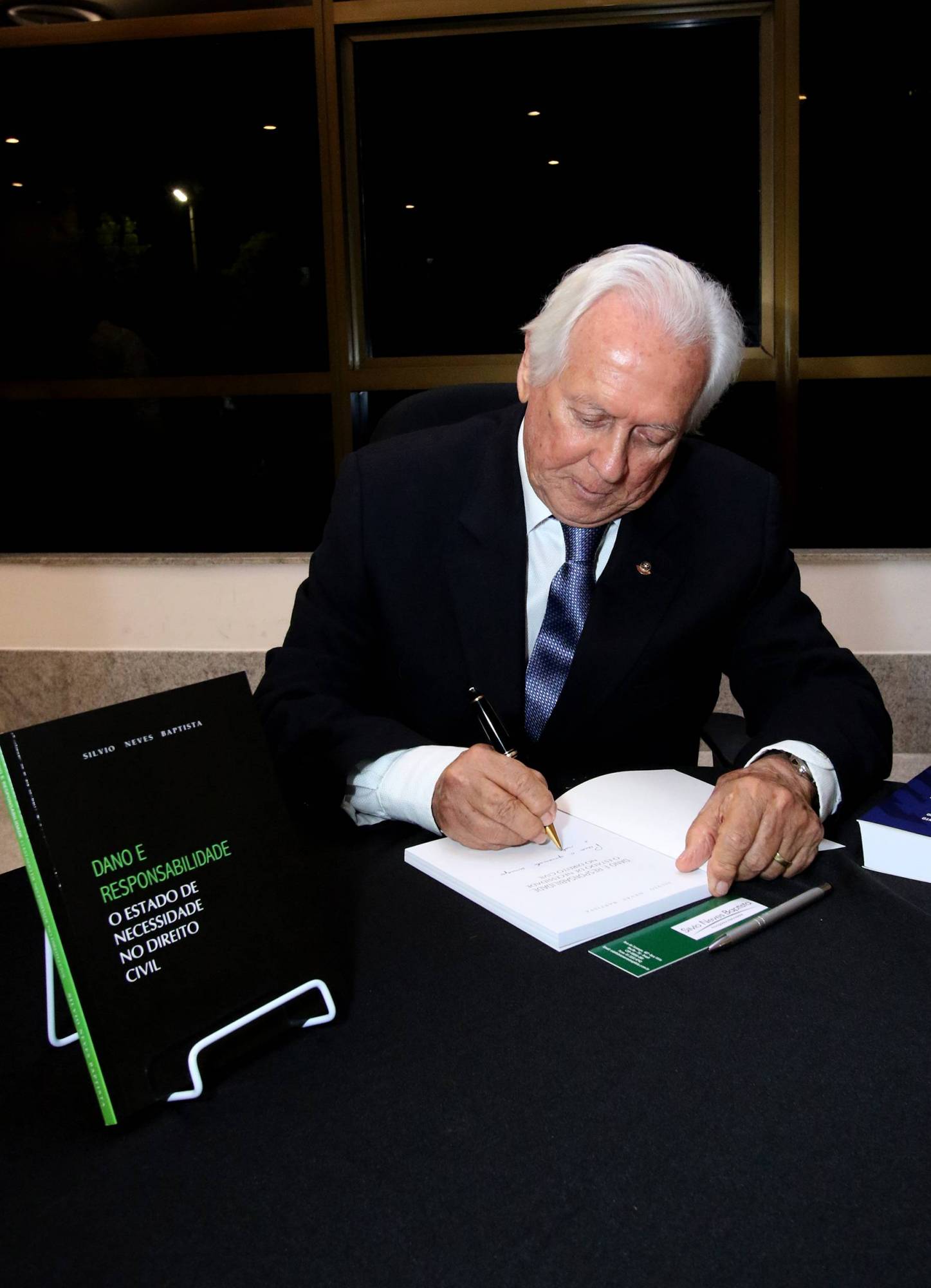 Sílvio Neves Baptista lança livro com presença de rotarianos do Recife