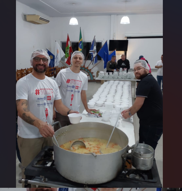Integrantes do Rotary Club Tubarão Sul e Rotaract presentes no evento.