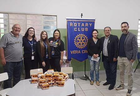 A Apae de Garça e a Mansão Ismael foram as primeiras a receberem os lanches conseguidos pelo Rotary Club de Vera Cruz