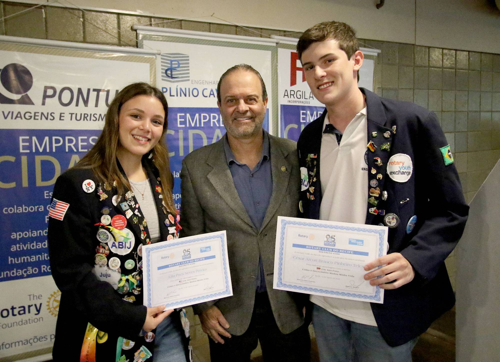 Palestra “Um Ano Fora: Como o Intercâmbio Mudou Minha Vida” – com os intercambistas: Júlia Paes Neves Pereira e César Arcuri Branco. 