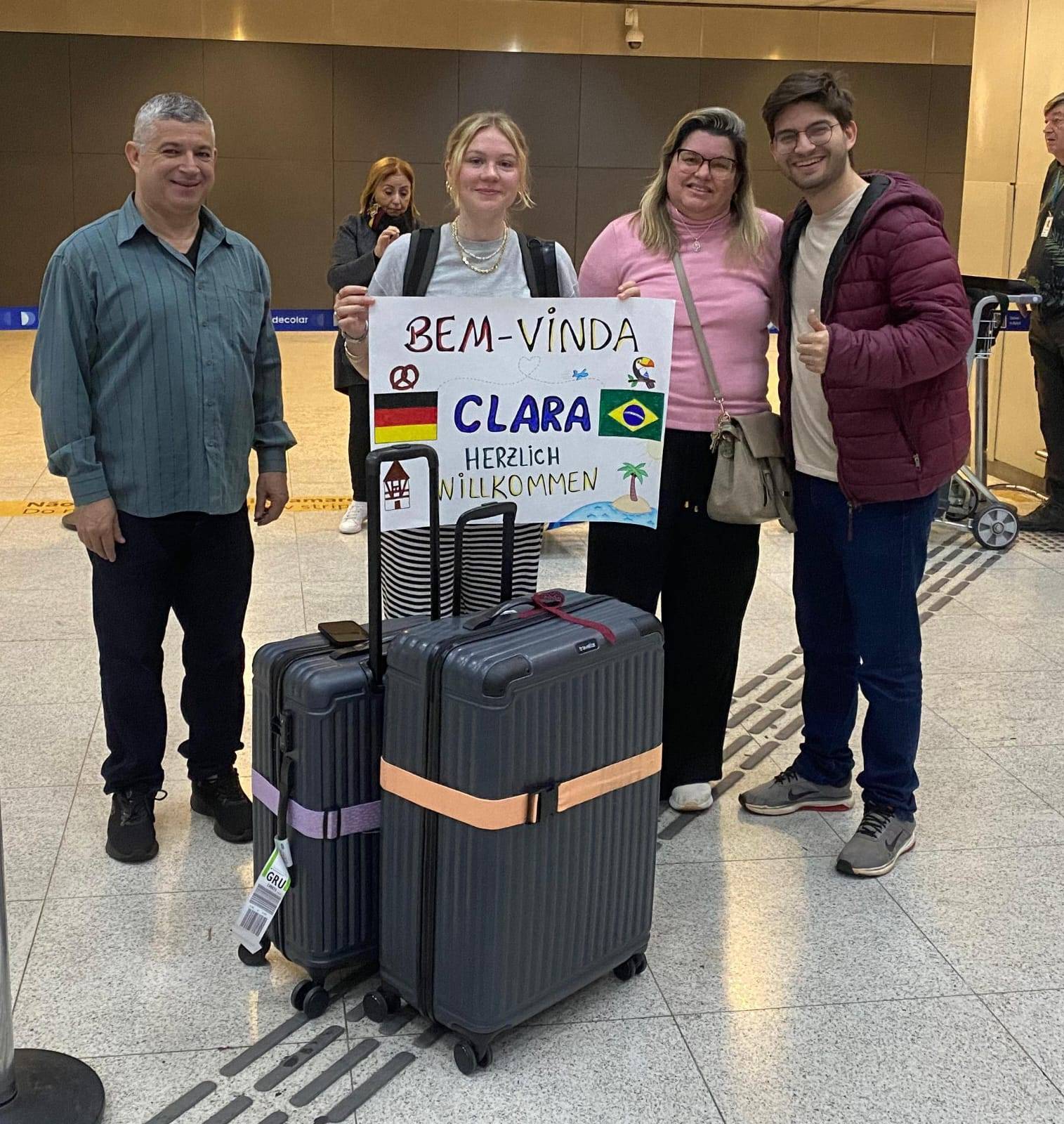 Apresentação da Intercambista Clara