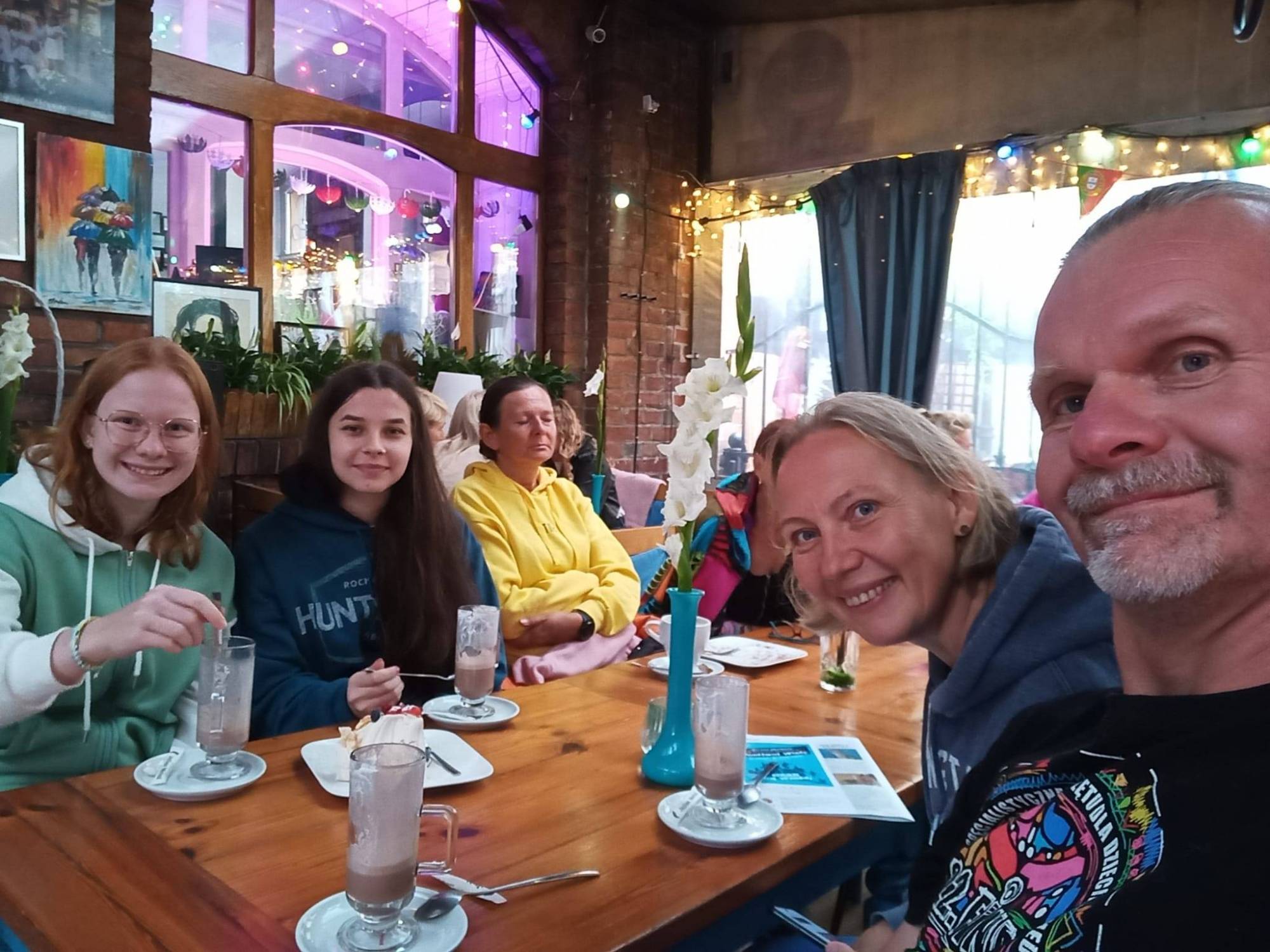 Conhecendo os costumes locais, explorando a cidade de Grudziądz e participando de momentos especiais ao lado da host family.  Que esse intercâmbio seja repleto de aprendizados, amizades e experiências inesquecíveis! 🇵🇱✨