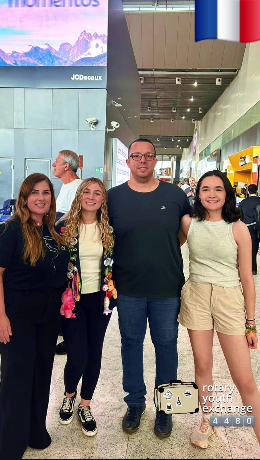 Intercambista Agatha embarca para a França