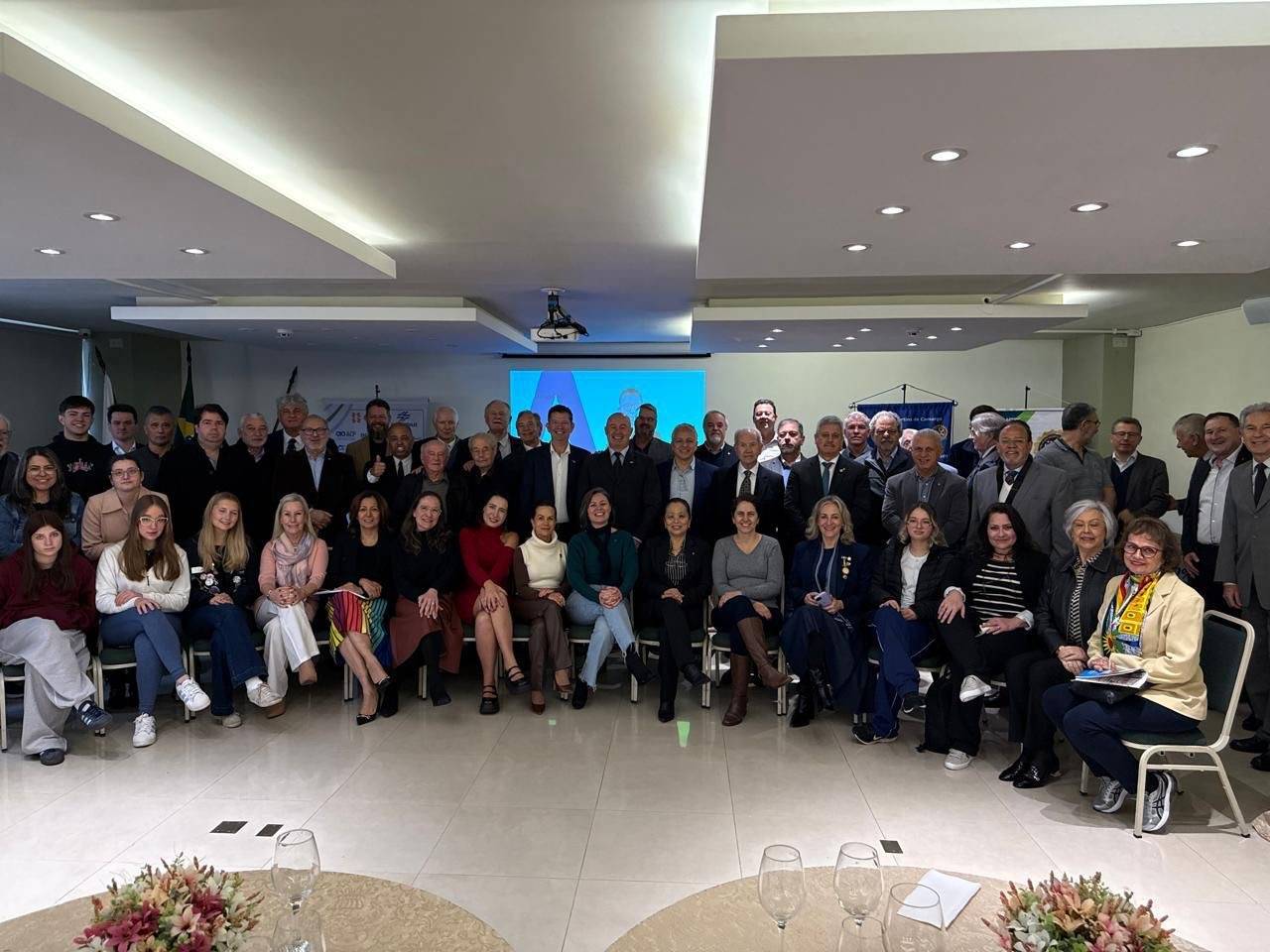 Palestra de apresentação sobre a Invest Paraná, ministrada pelo Diretor-Presidente José Eduardo Bekin