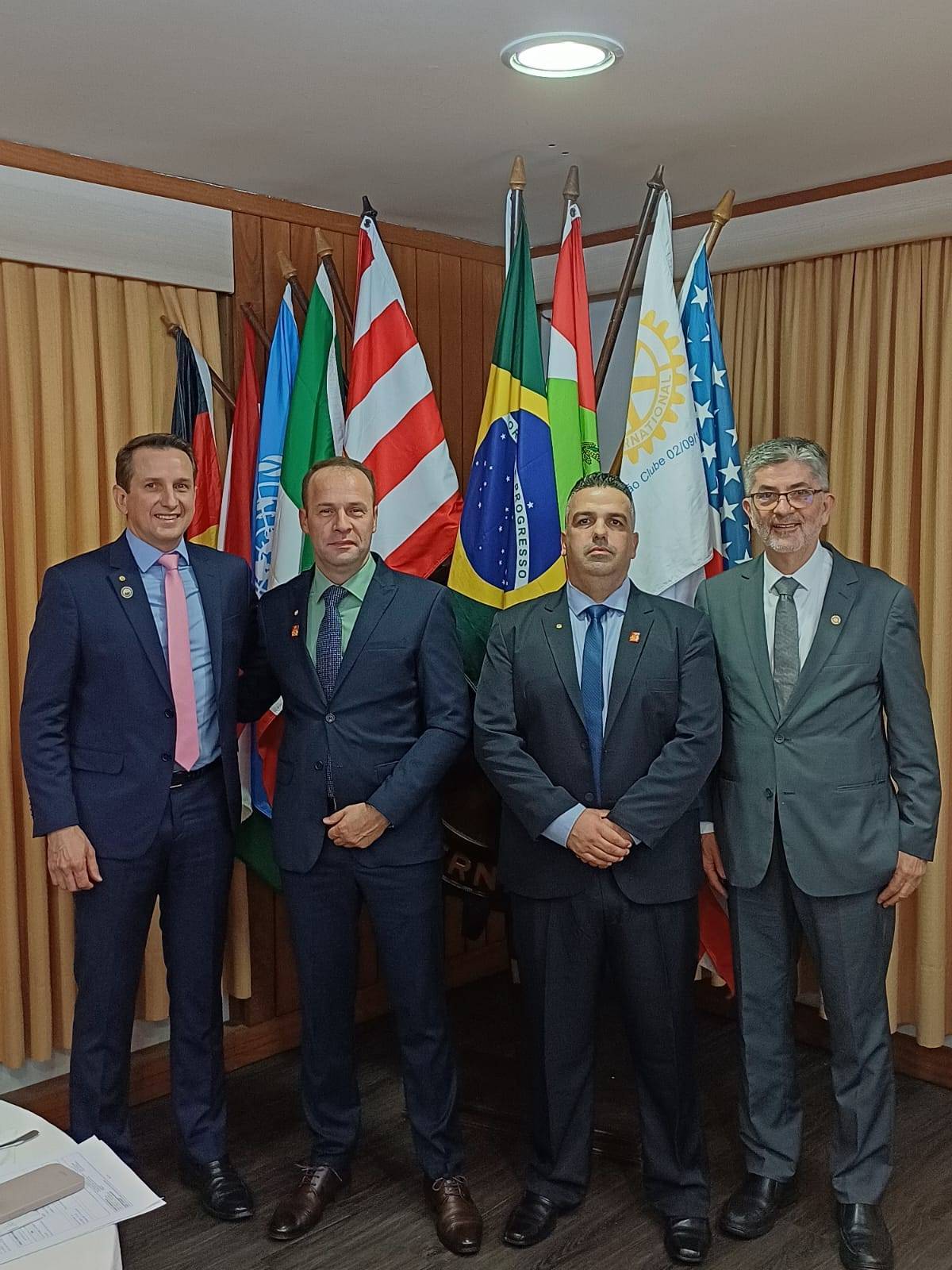 Da esquerda para direita: Co. Morgan padrinho do Co. Luis Cláudio, Co. Castanheira e seu padrinho o Co. Sérgio Souza.