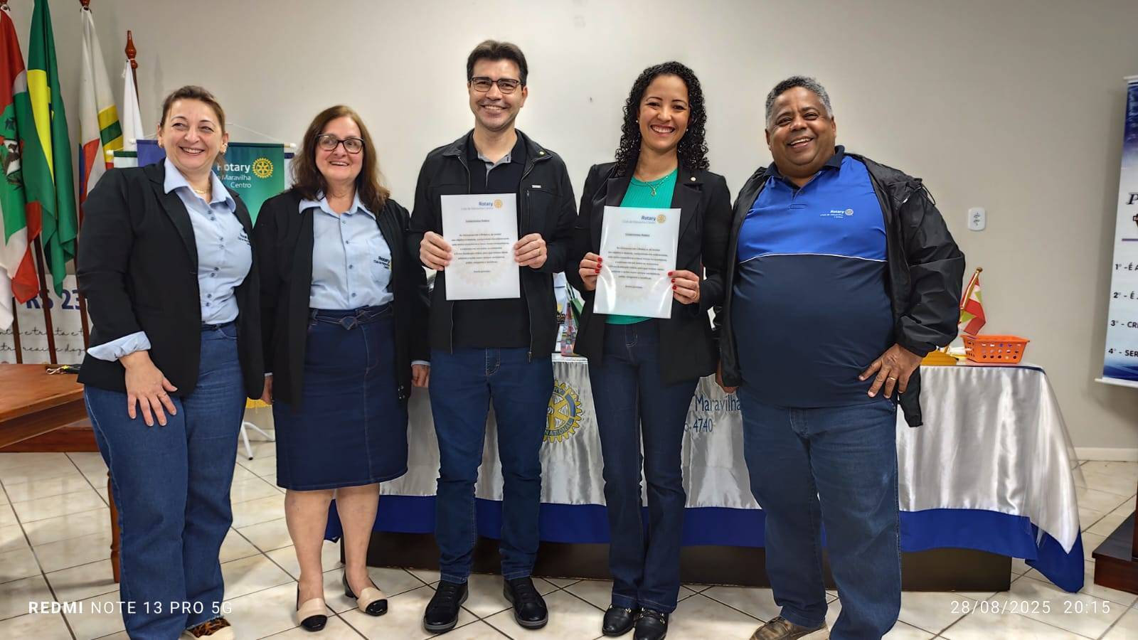 Novos Membros com Presidente e seus Padrinhos de Clube