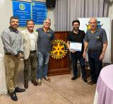 Da esquerda para a direita: companheiro Leornado, presidente 25/26 do Rotary Club de Apucarana Cidade alta Abel Paz de Camargo, presidente 25/26 do Rotary Club de Apucarana Luiz Claudio Zanela, Vereador Moisés Tavares e o companheiro João Carlos