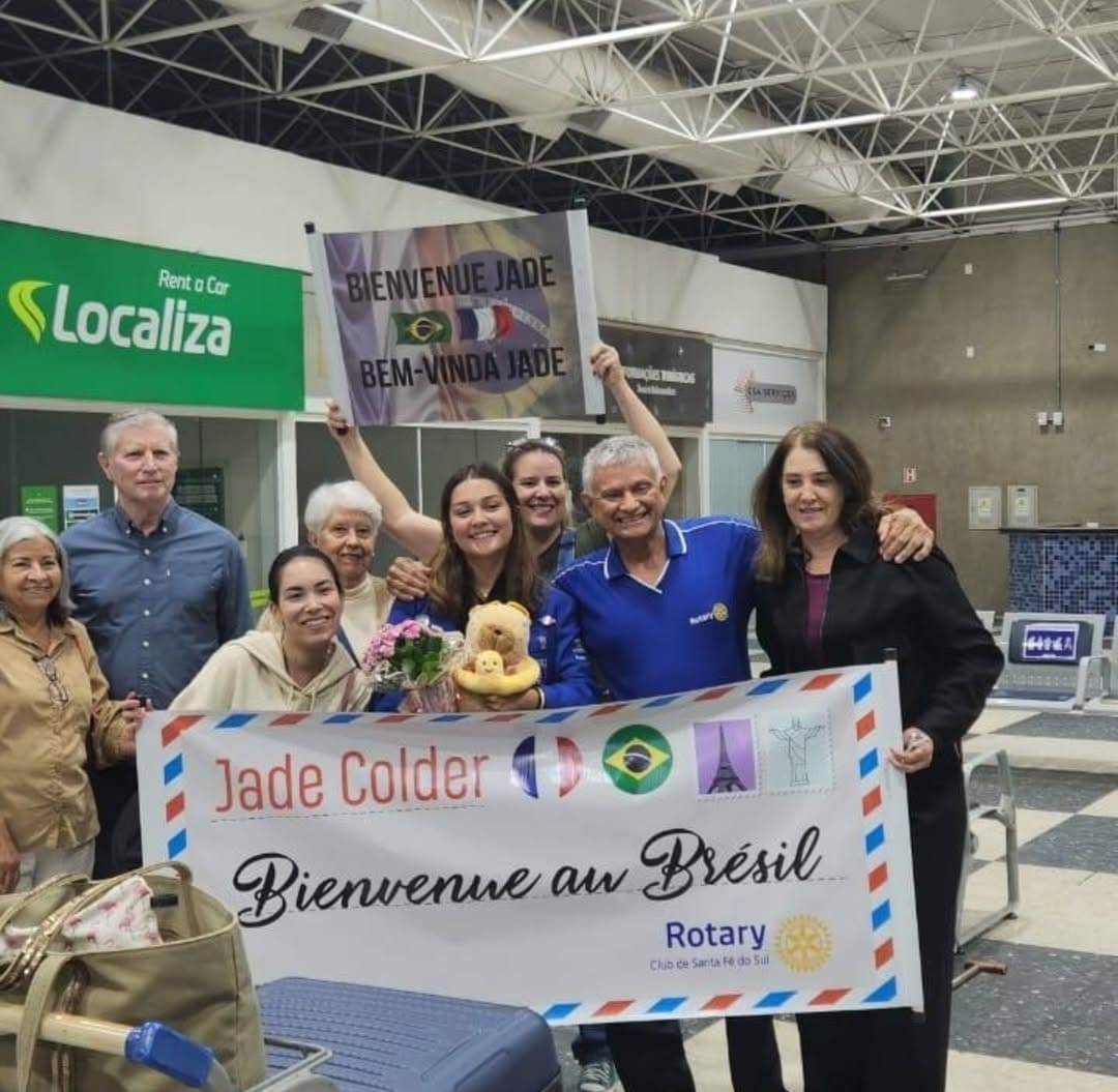Rotary Club de Santa Fé do Sul recebe a intercambista Jade, da França.