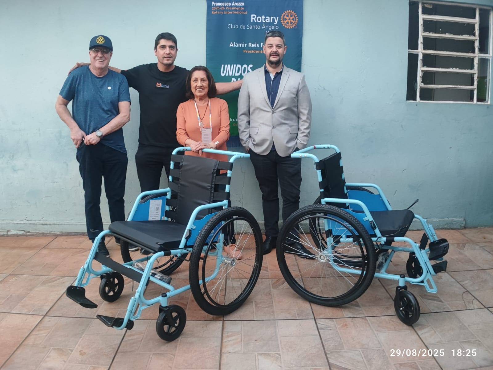 Entrega das cadeira de rodas do Projeto Mobilidade para todos ao Lar da Velhice Suzana Wesley em Santo Ângelo