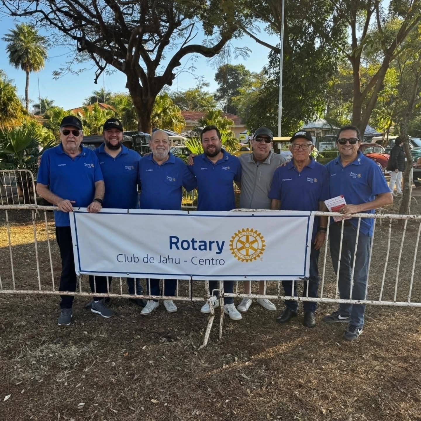 Rotary Club de Jahu – Centro promove campanha de conscientização sobre hepatite em evento de carros antigos