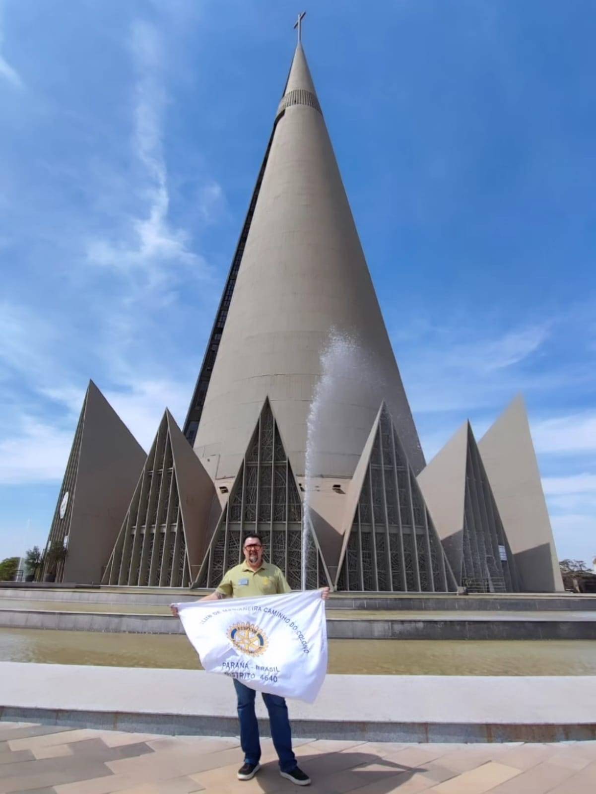 Presidente do Rotary Club de Medianeira Caminho do Colono se despede do 48º Insituto Rotary Brasil