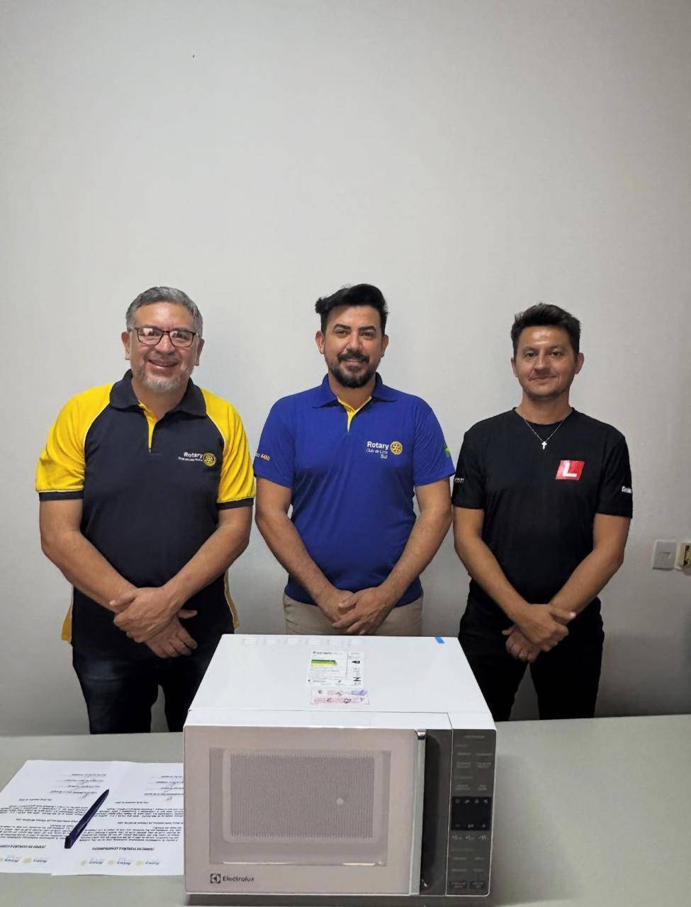 Rotary Club Lins Sul - Rotary Club Lins e Rotary Club Lins Norte Realiza Entrega de Micro Ondas