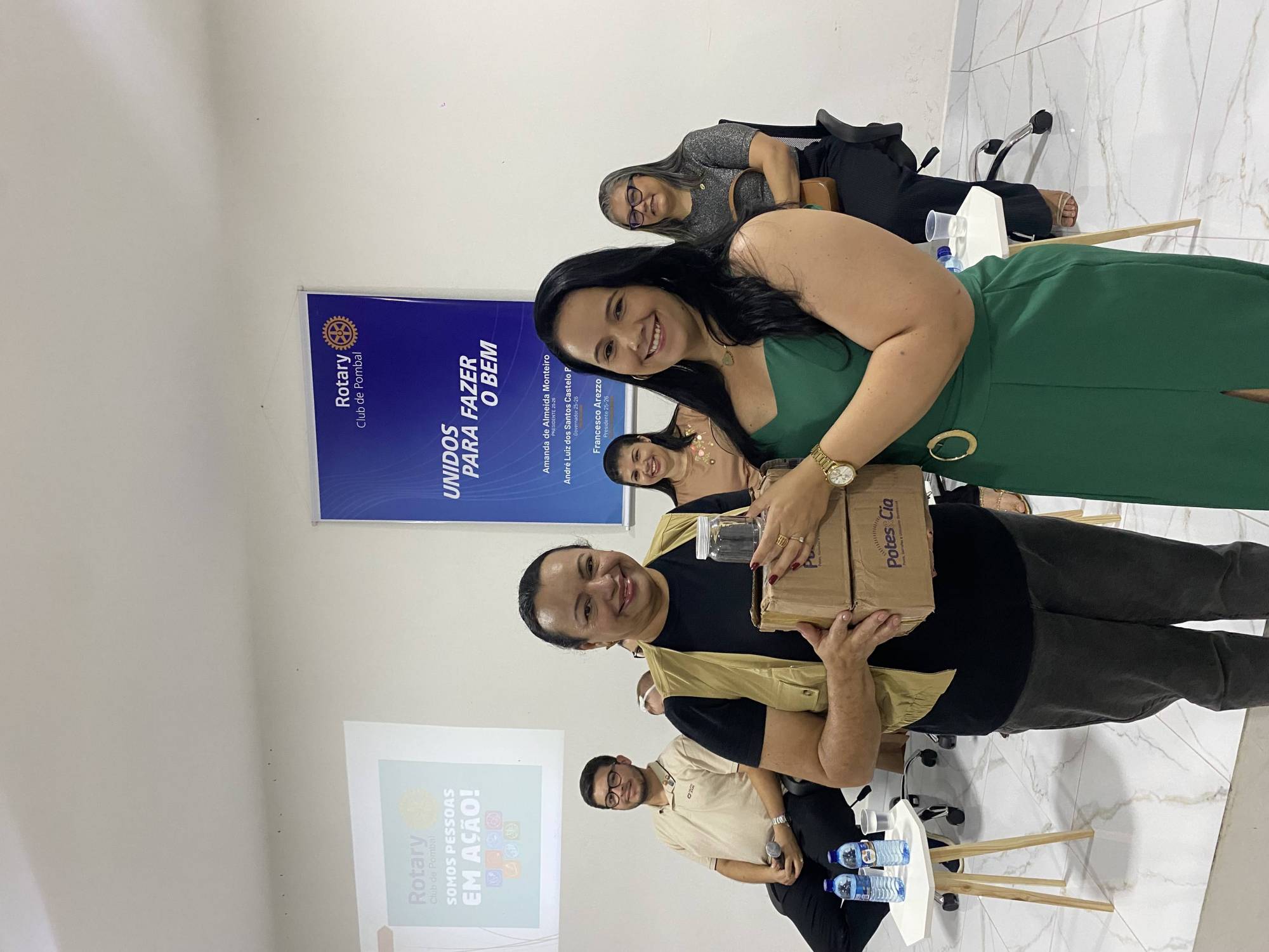 Cada pote doado faz a diferença! 