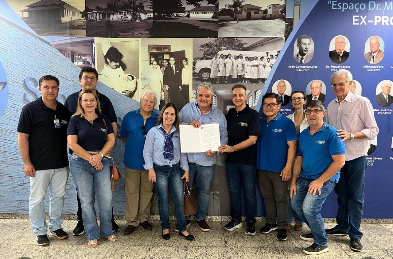 Governador do Distrito 4480 Recebe Titulo Ilustre