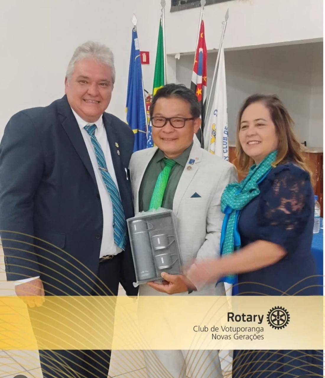 Jantar de confraternização com o casal governador do Distrito 4480, Lelo Maset e Cláudia.