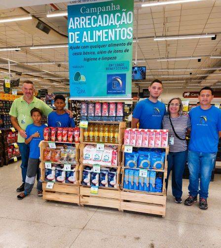 Campanha supera os 200 quilos de mantimentos doados em apenas um dia. Próximo objetivo é chegar a 500 quilos até dezembro