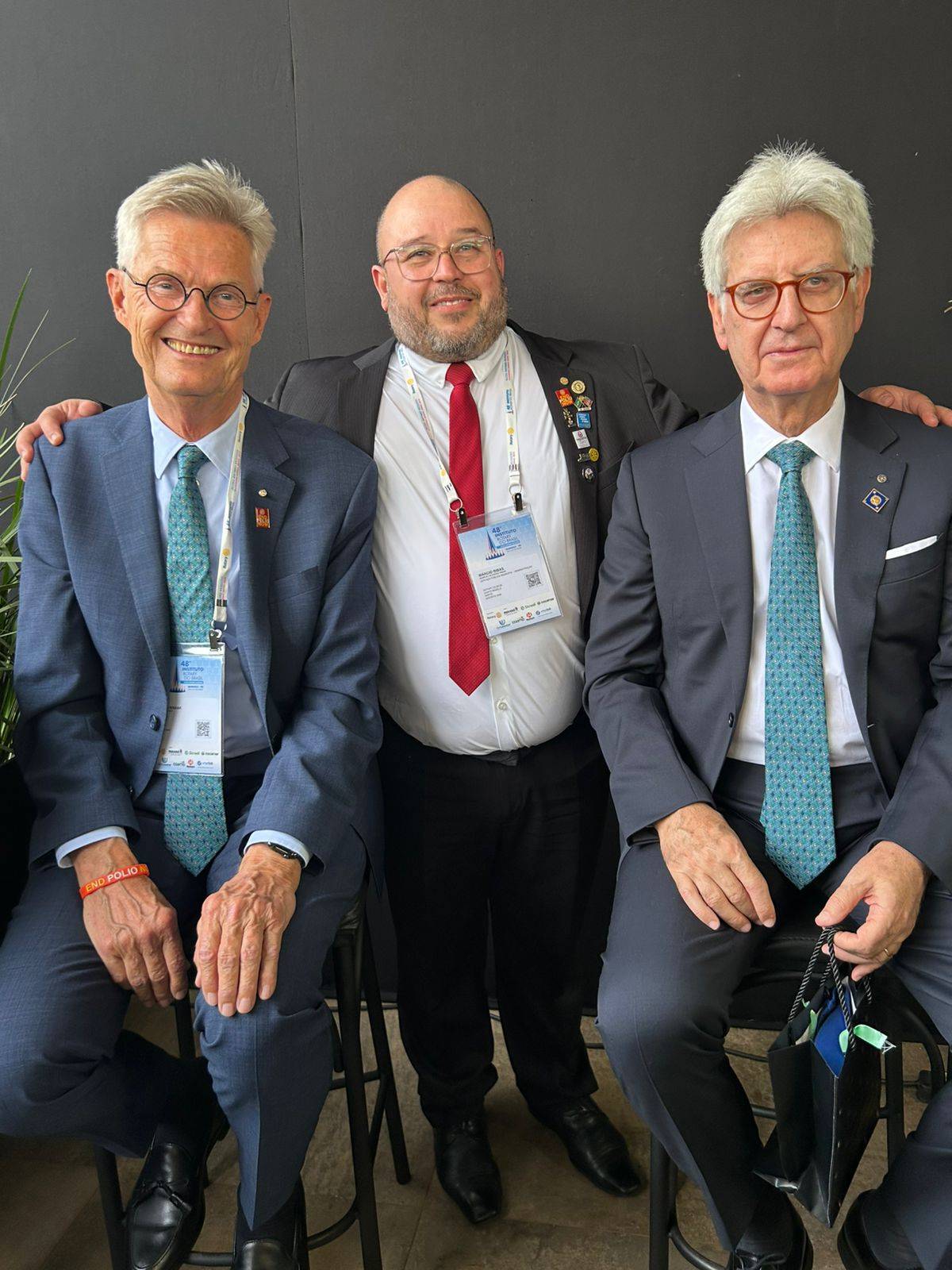 Companheiro Marcio Ribas no centro 🌍 Um dos momentos mais especiais foi o encontro com duas grandes lideranças do Rotary Internacional: Francesco Arezzo, presidente do Rotary Internacional 2025-26; e Holger Knaack, Chair da Fundação Rotária e presidente 2020-21.