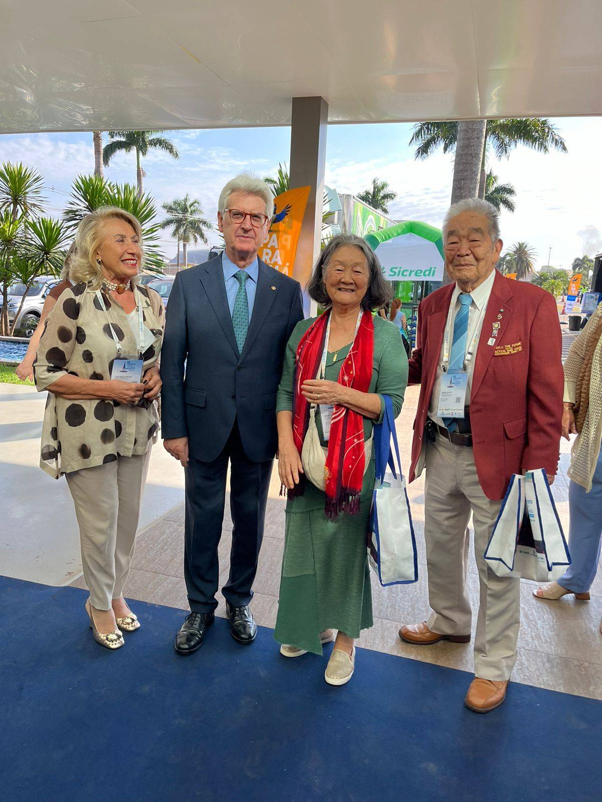 Casal de Governadores de Botucatu Minoru Sakate e Michiko Sakate, com o Presidente do Rotary Internacional Francesco Arezzo e esposa Ana Maria
