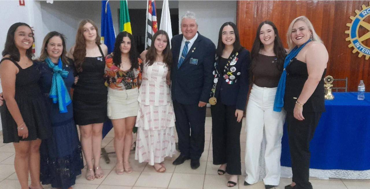  Juventude Irradia Alegria e Simpatia.no Interact Club de Votuporanga