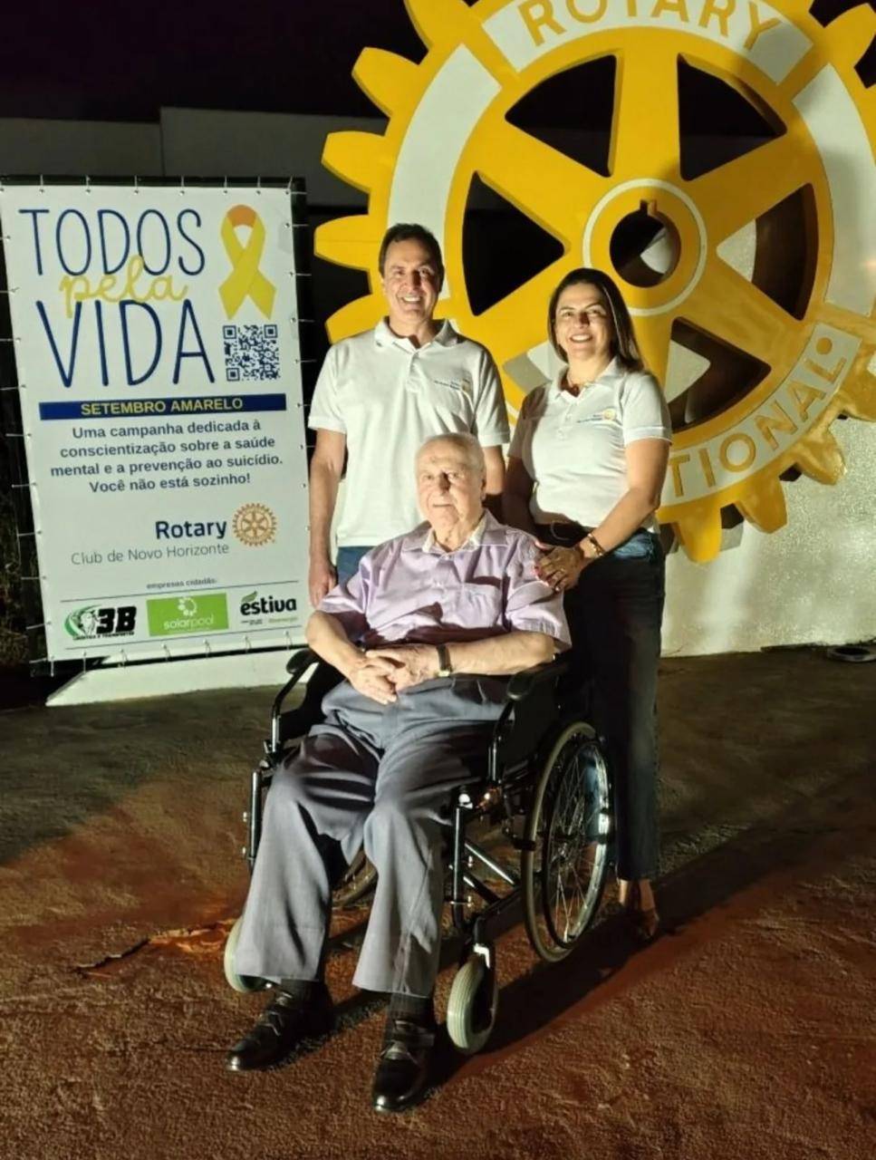 Marco Rotário do  Rotary Club  Novo Horizonte Ganha luzes Amarelas