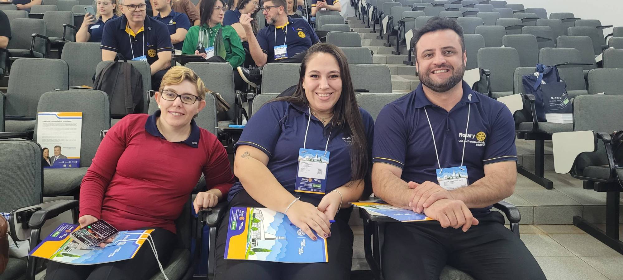 Foto: Companheiros  Catiane Macari, Patricia Lara e Gerson Thimothio,