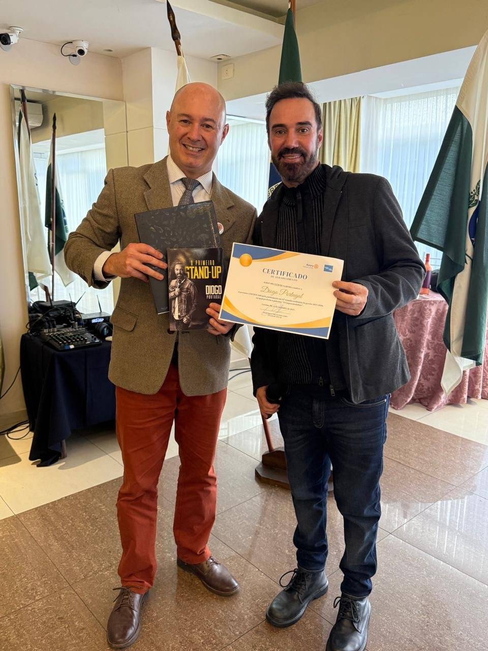 Presidente Demétrius Fabiano Fernandes recebeu em sua 14ª reunião ordinária do ano rotário 2025-2026, o humorista e empresário Diogo Portugal