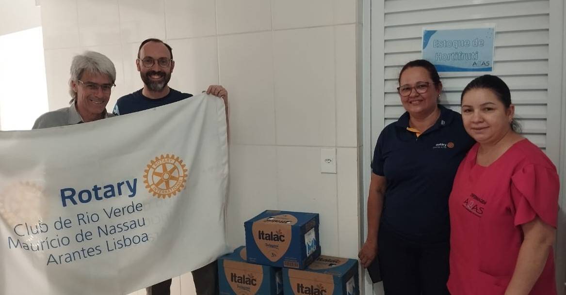 presidente Denise Moura e os membros Allison de Moura e Fábio Trancolin, realizou a entrega da arrecadação da “Campanha do Leite: Ajude a Nos Ajudar” à Associação Beneficente Auta de Souza (ABAS).