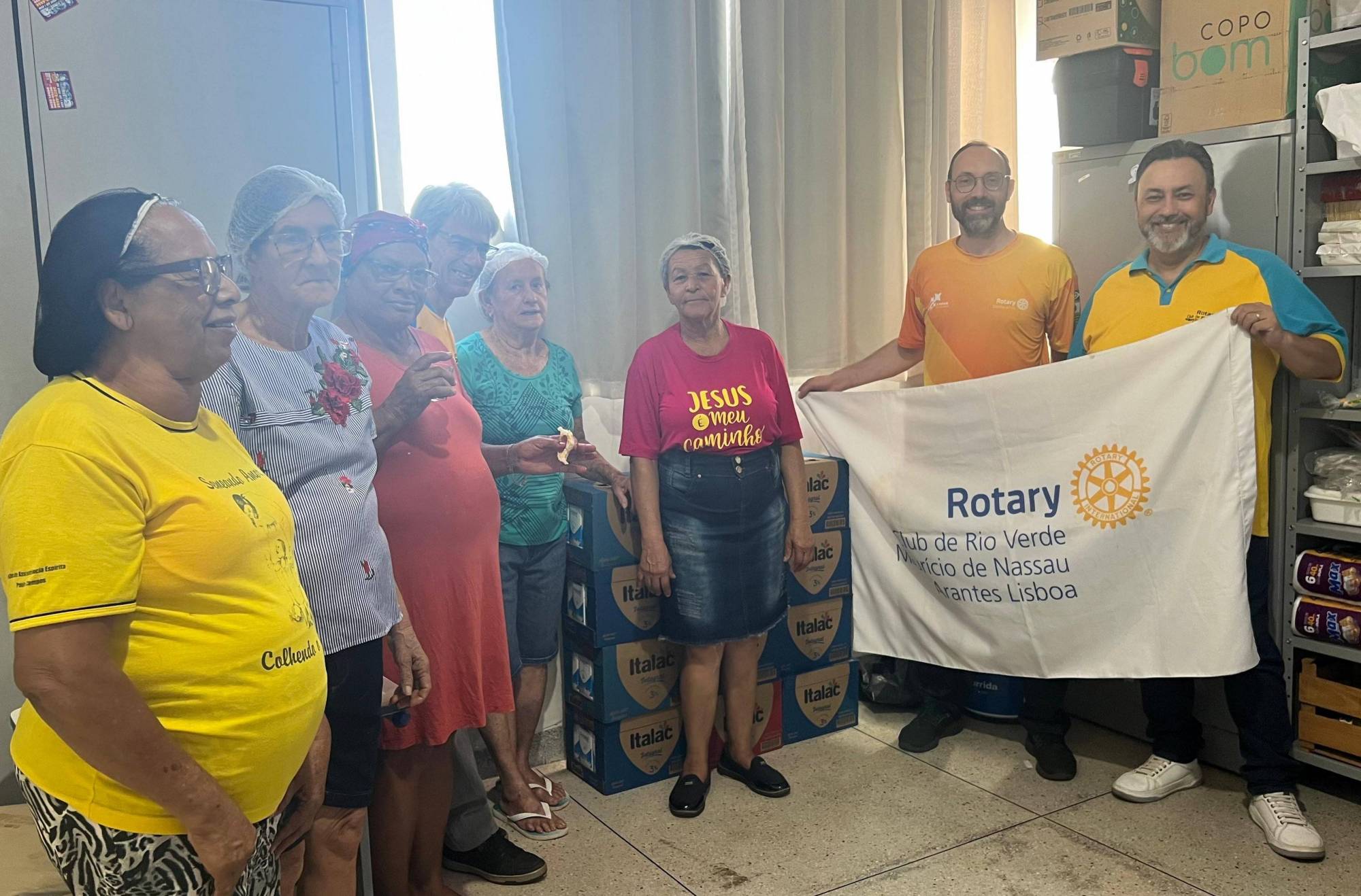 O Rotary Club Maurício de Nassau Arantes Lisboa – Allison Moura, Fábio Trancolin e Wander Iwata – estiveram no CECAL - Centro Espírita Caminho da Luz, para a entrega de doações de leite.