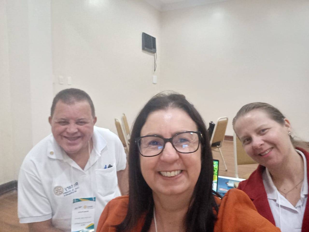 Companheiros Elina, Moisés e Renata.