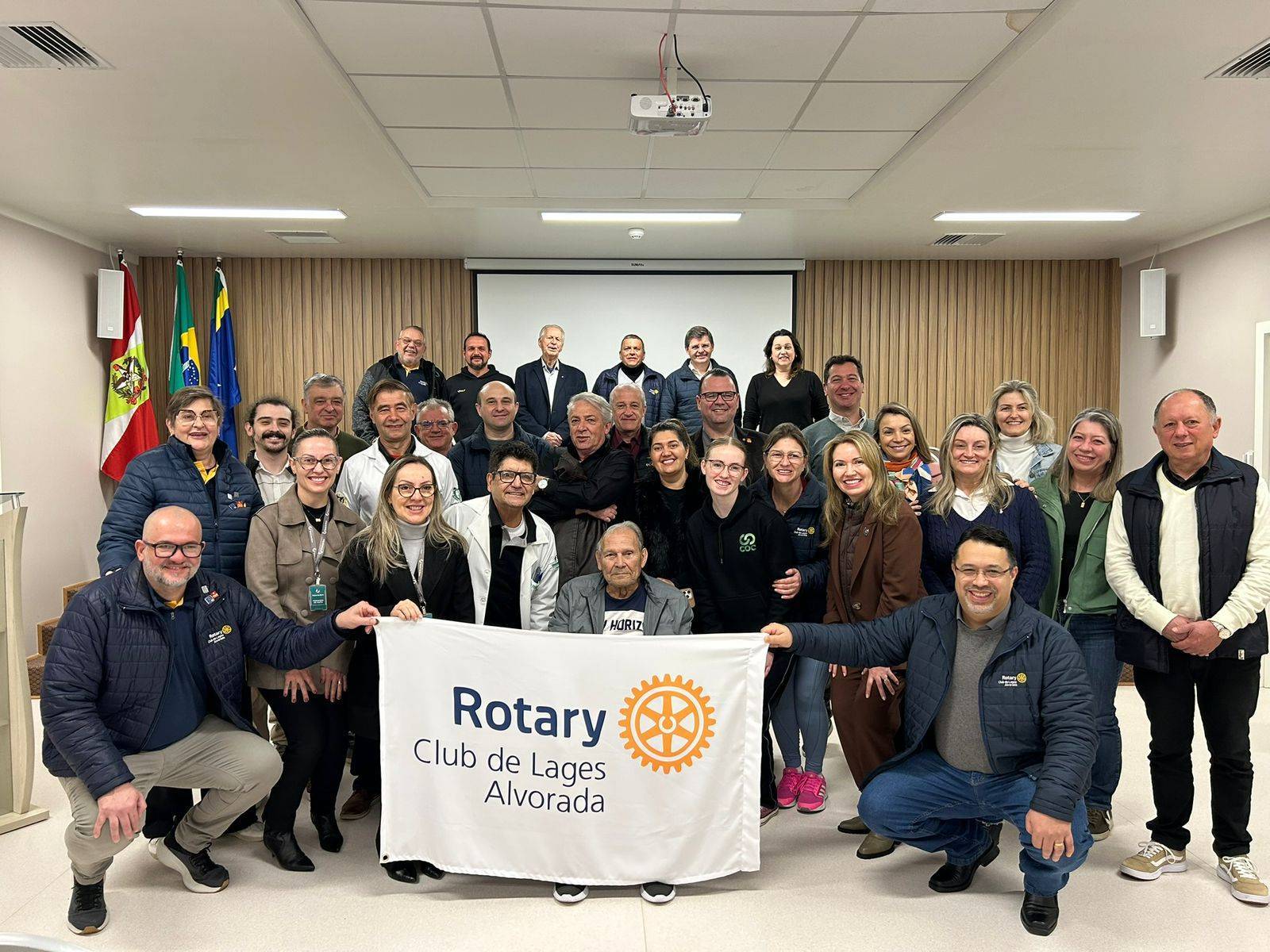Integrantes do Rotary Lages Alvorada em visita ao Hospital Infantil Seara do Bem