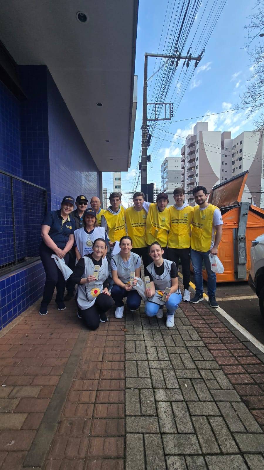 Companheiras no pedágio da APAE