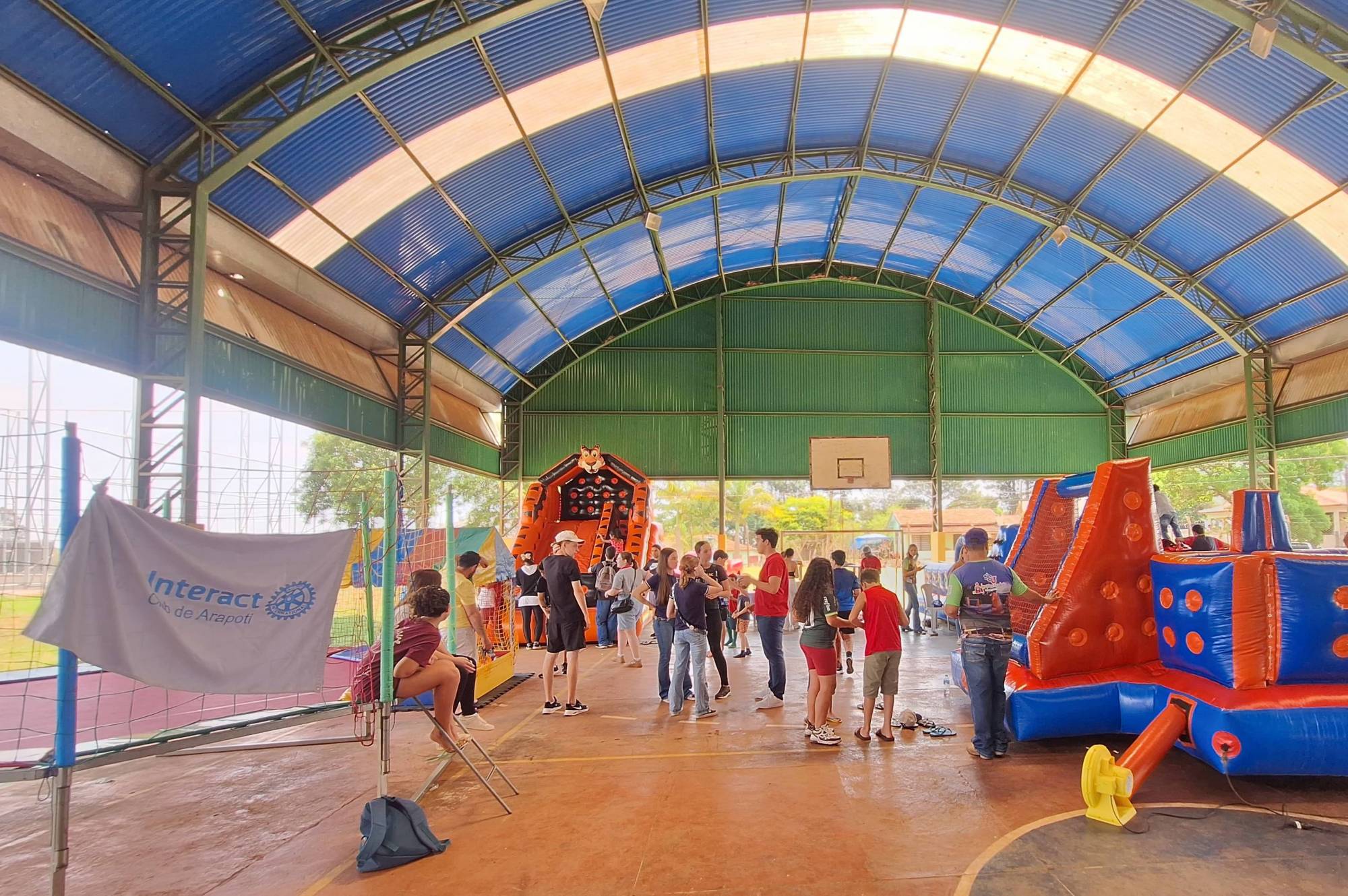 Ação reuniu mais de 400 crianças em dia de lazer, brincadeiras e integração comunitária.